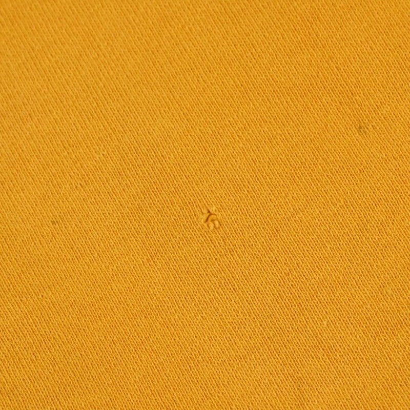 スリーブにピンホールがございます。