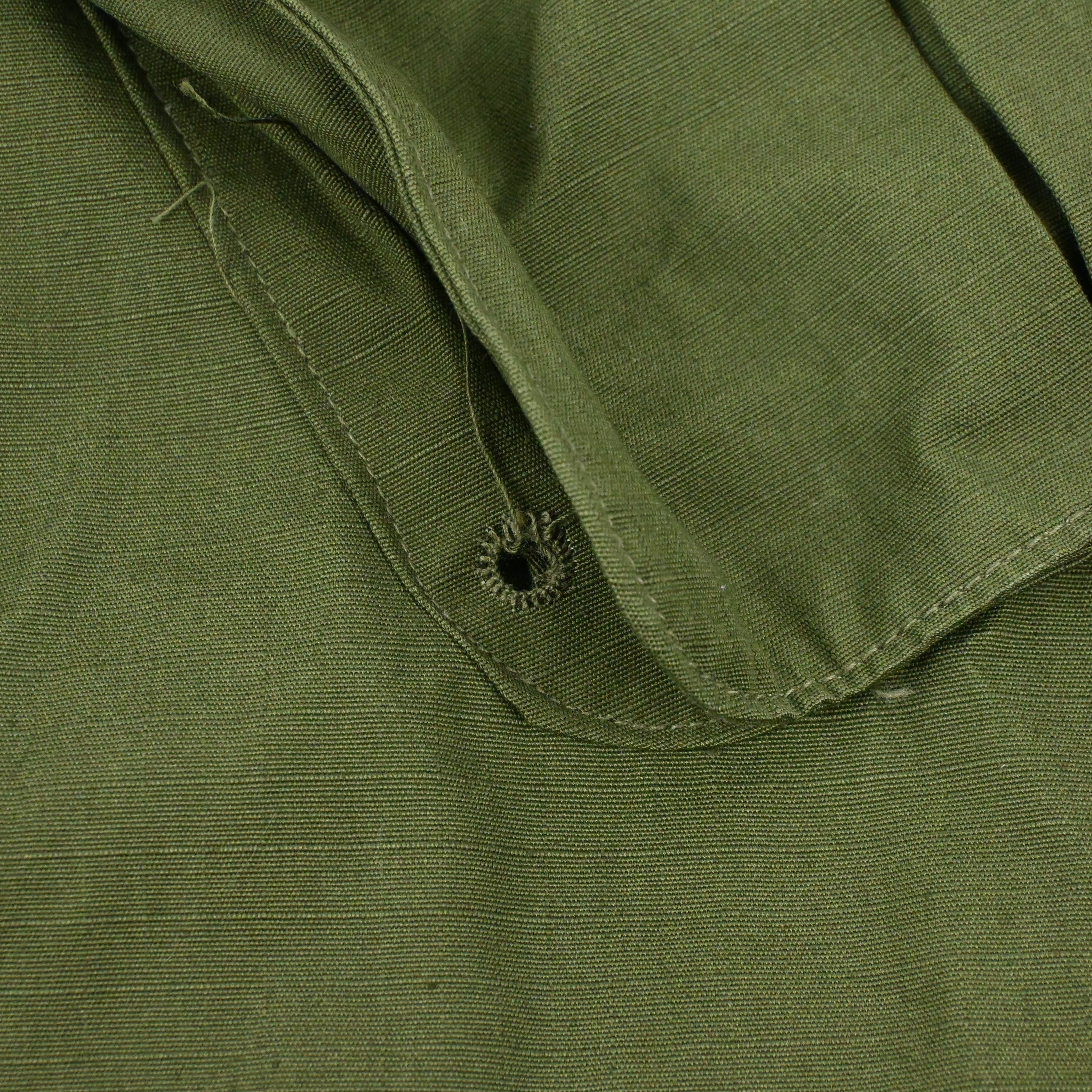 ’69 JUNGLE FATIGUE JACKET 4TH RIP STOP SIZE L-SHORT DEAD STOCK