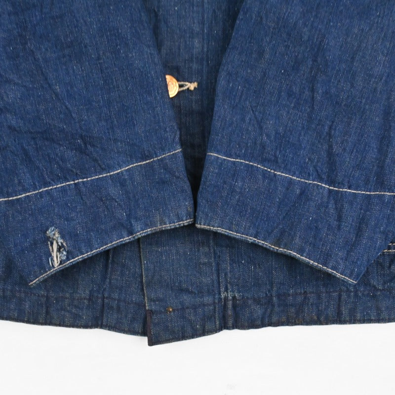 袖にダメージがございます。