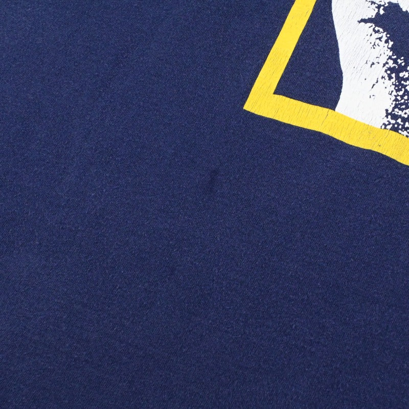 フロントに薄く汚れがございます。