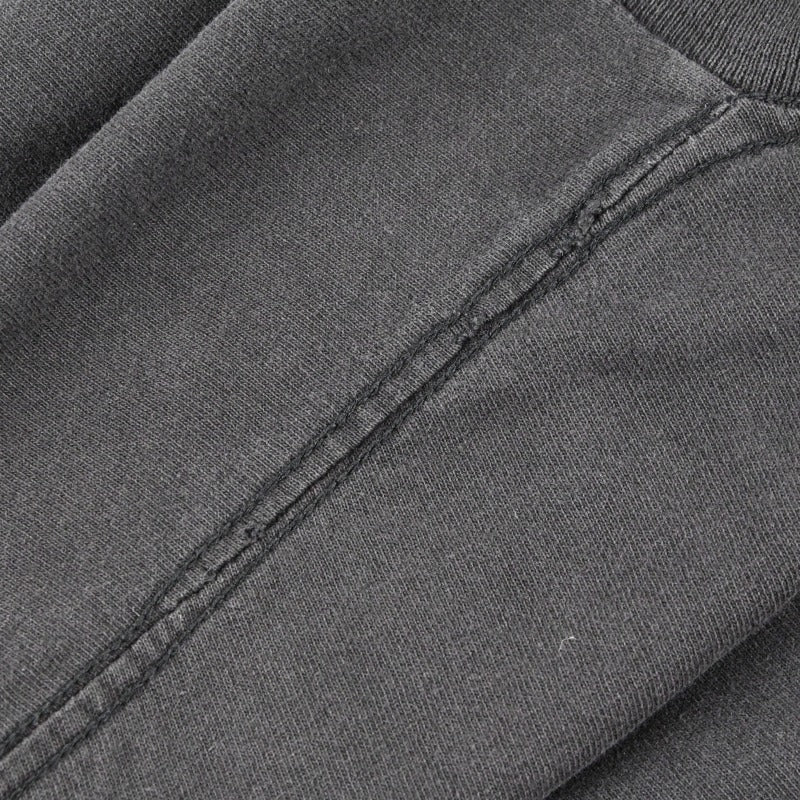 肩のステッチに極小のダメージがございます。（分かりやすいように画像明るくしております。）