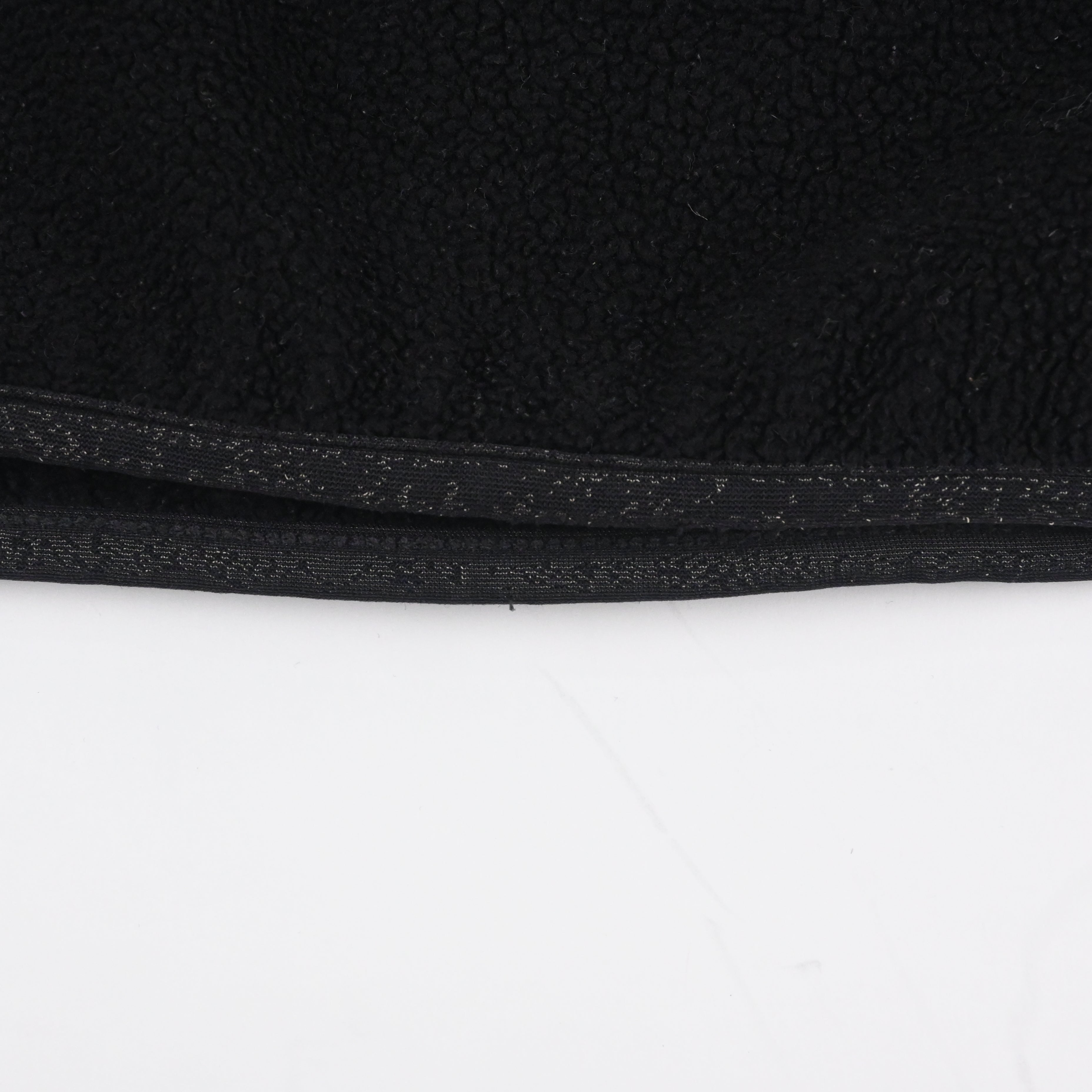 裾パイピングの伸びがございます。