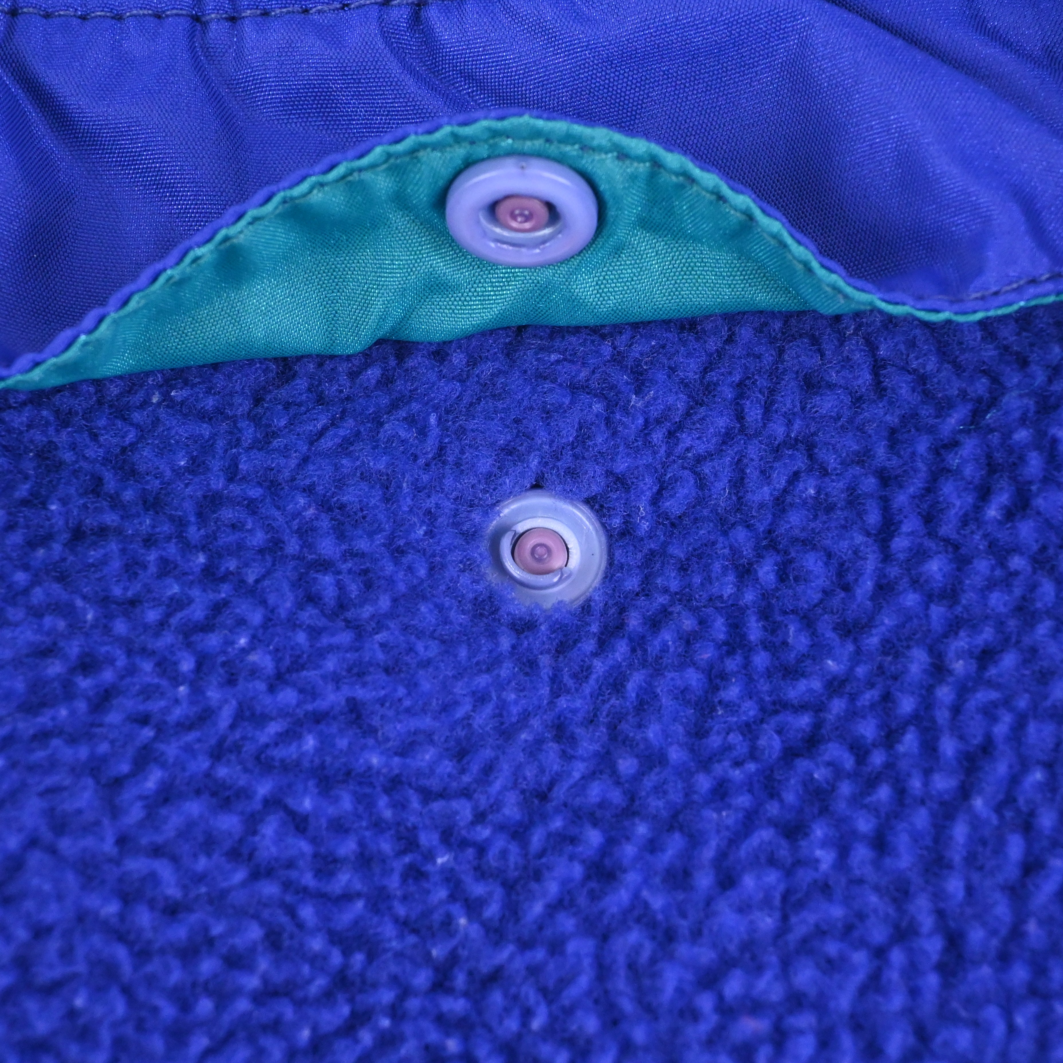 ポケットスナップボタンが欠けております。