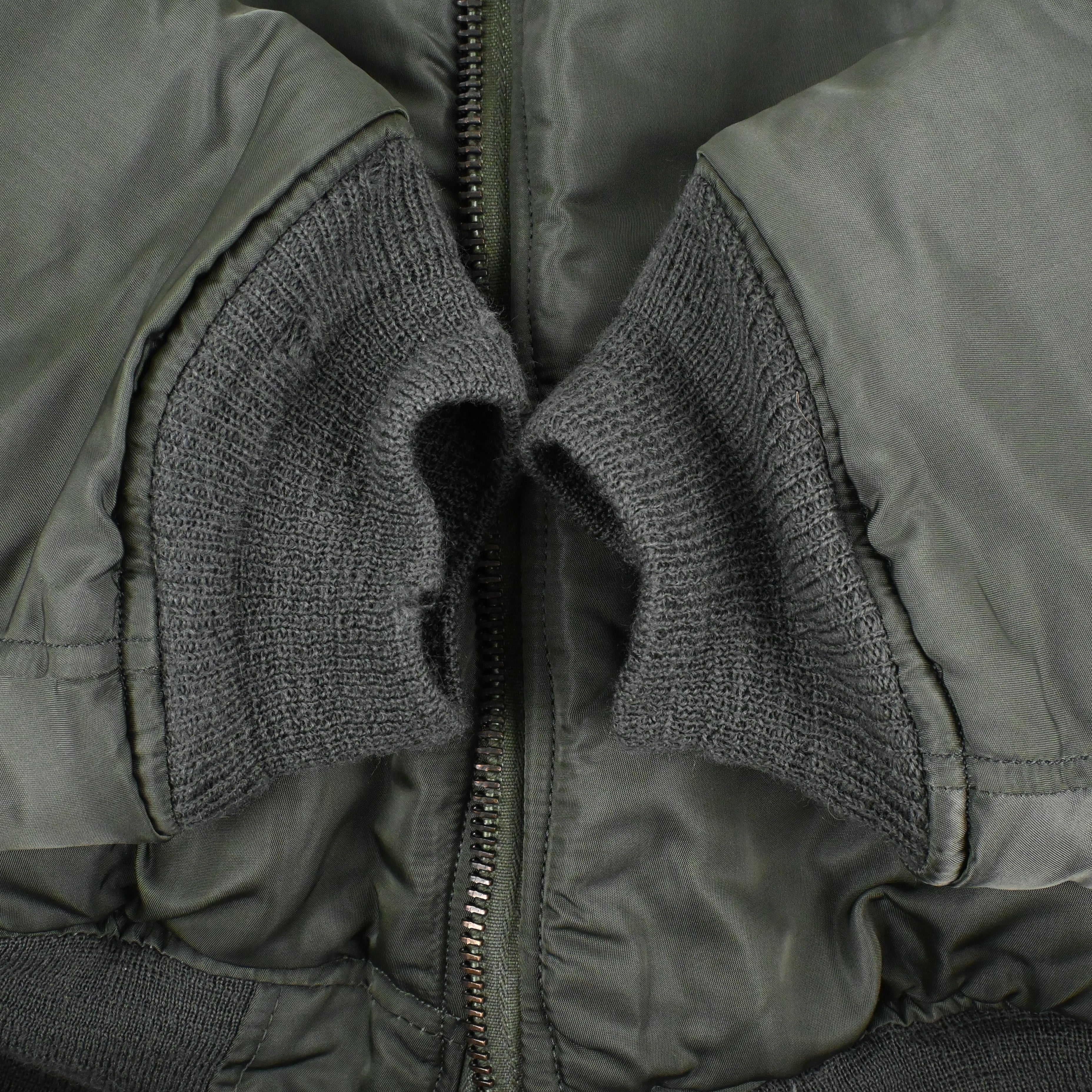 リブに虫食いがございます。