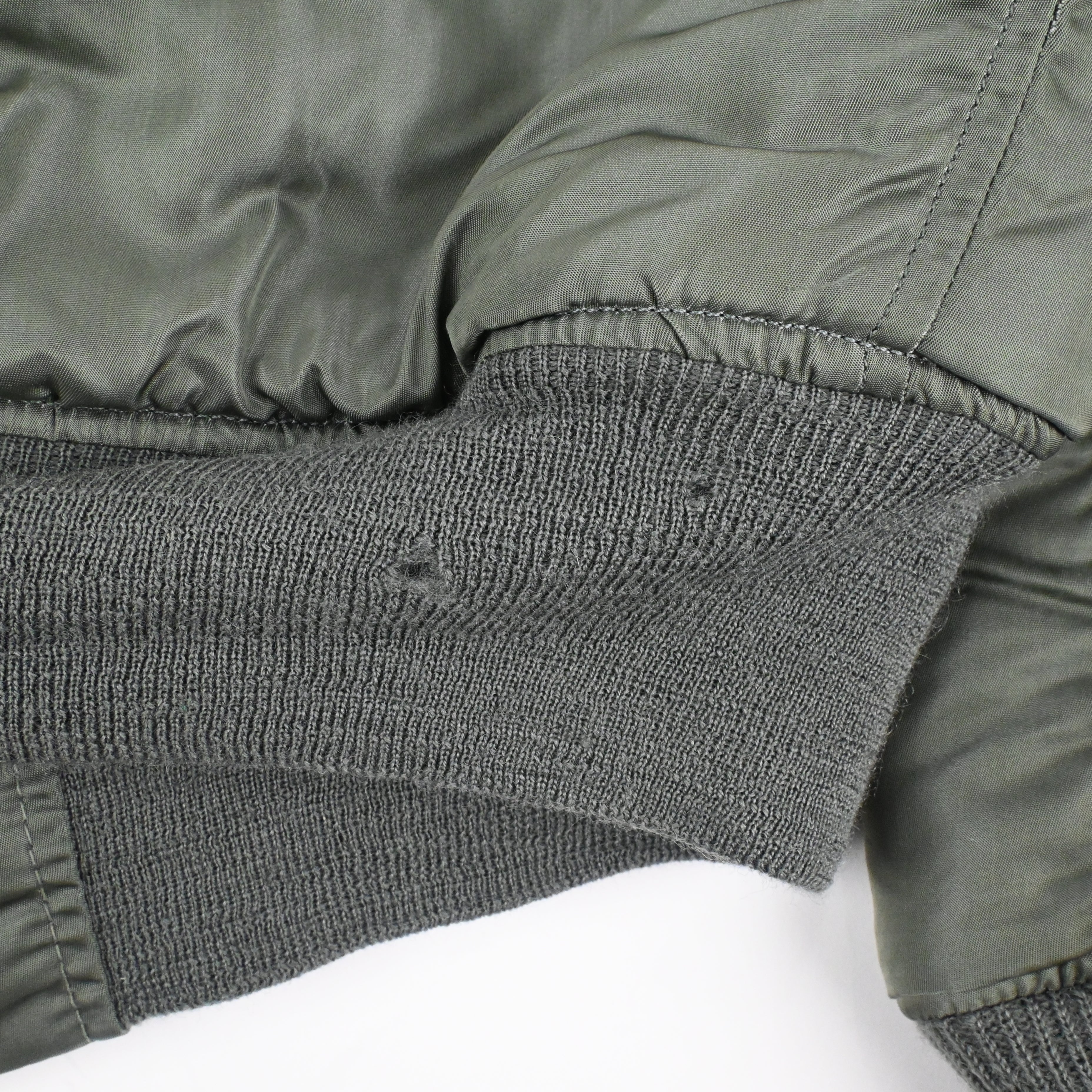 リブに虫食いがございます。