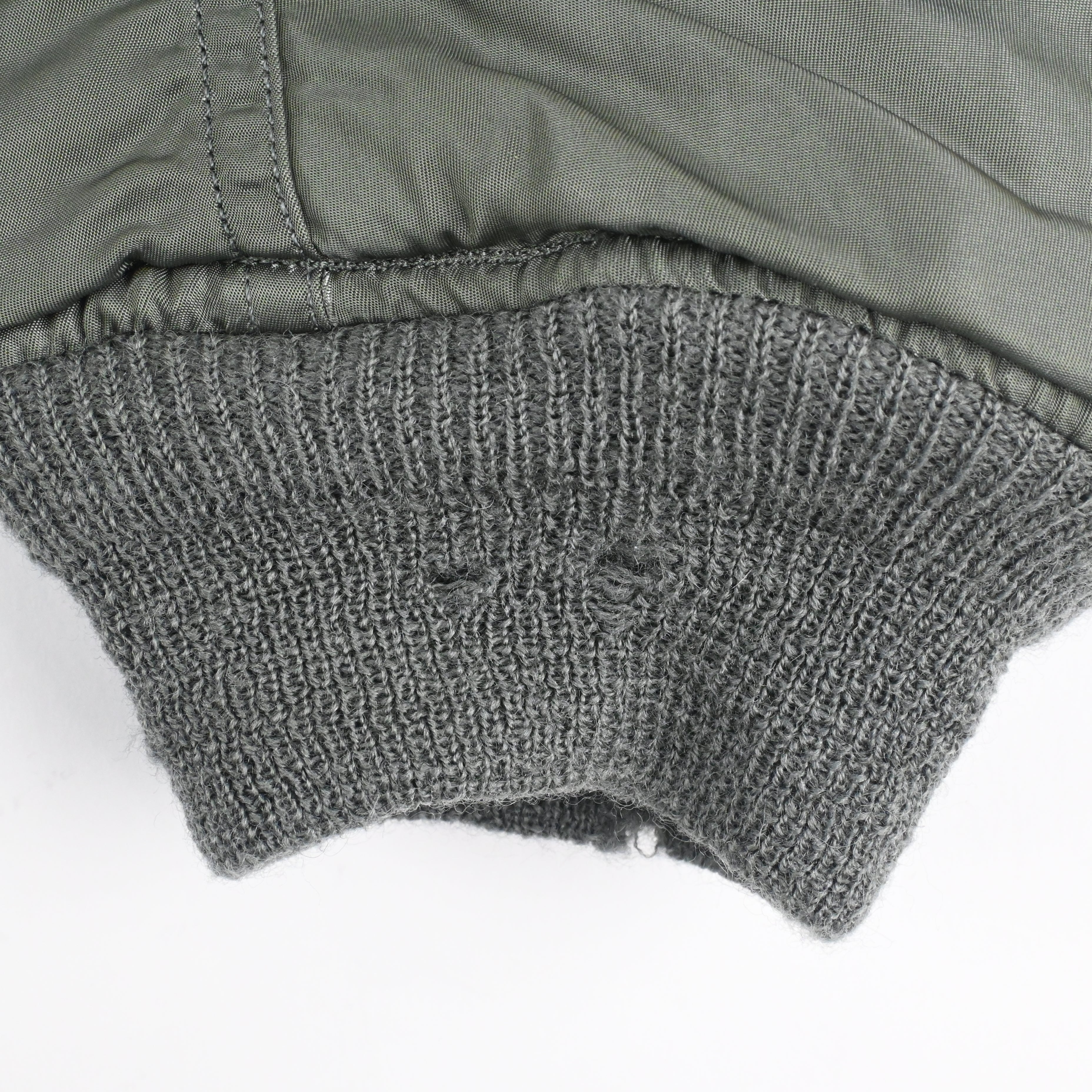 リブに虫食いがございます。