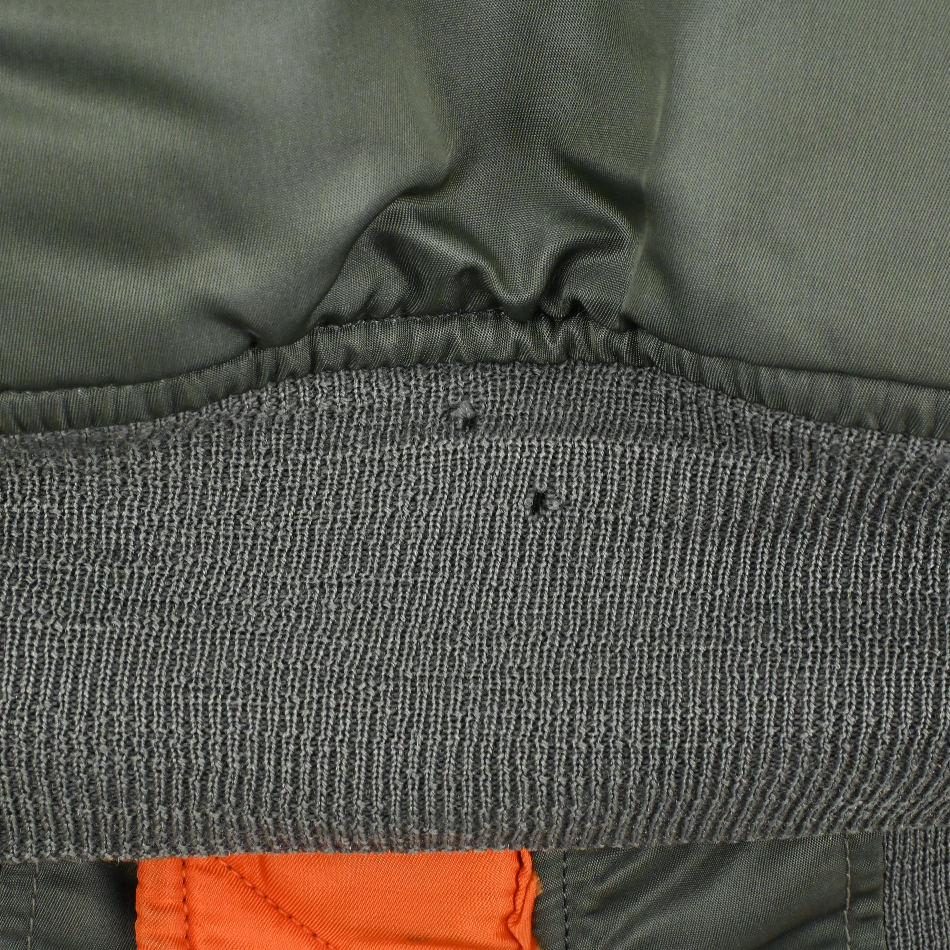 リブに虫食いがございます。