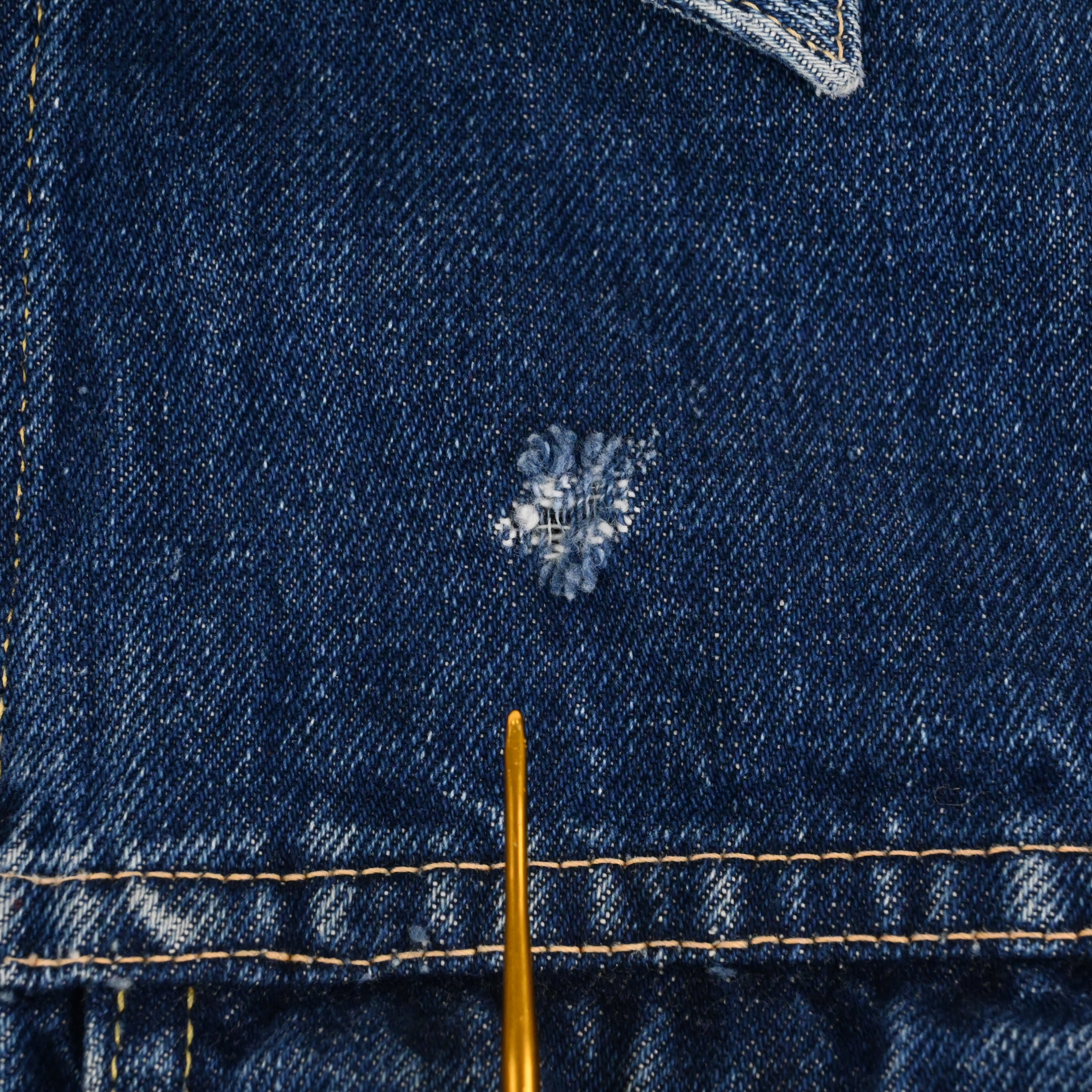 フロントにダメージがございます。