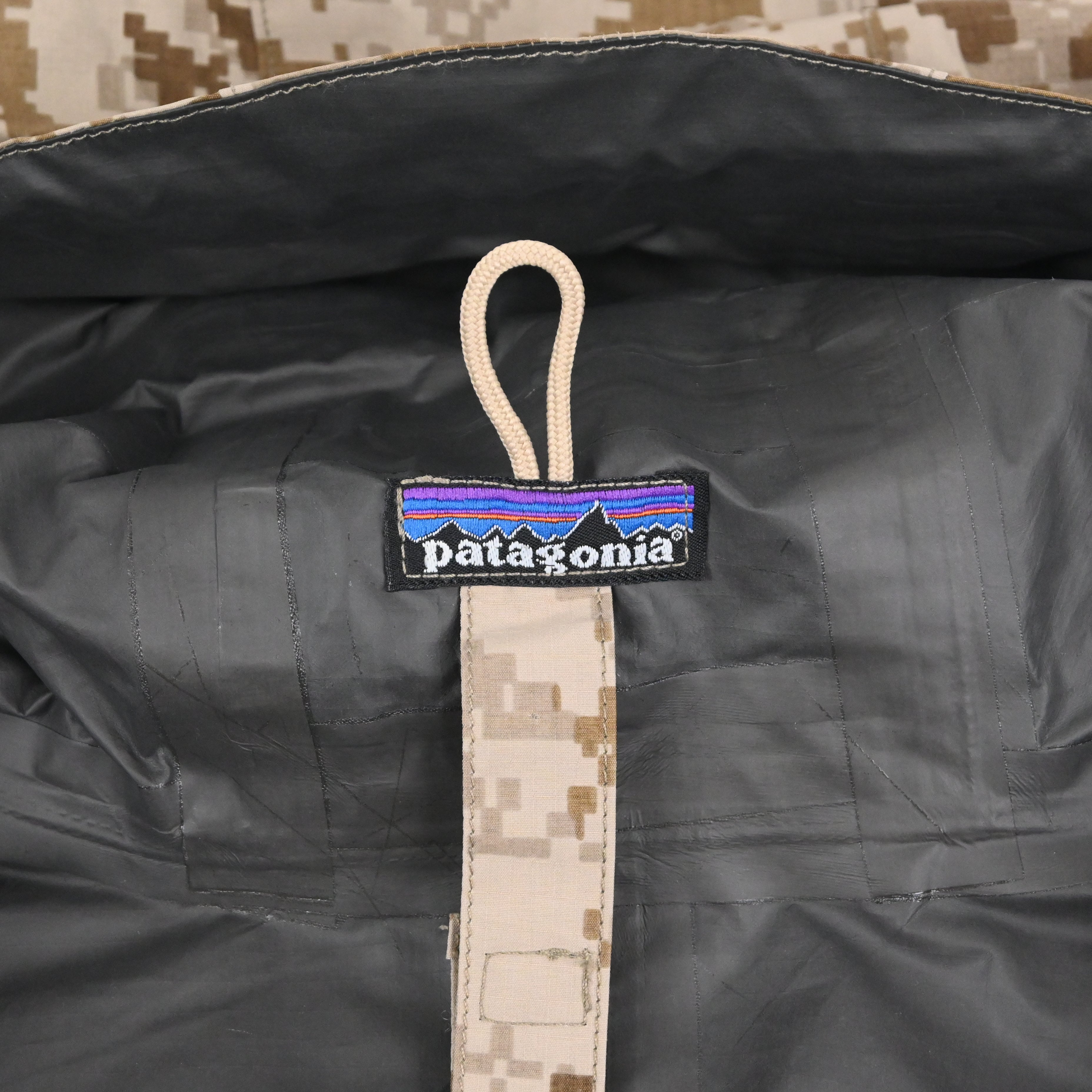 ‘11 PATAGONIA  PCU LEVEL 6 GORE-TEX AOR1 JACKET SIZE M-REG