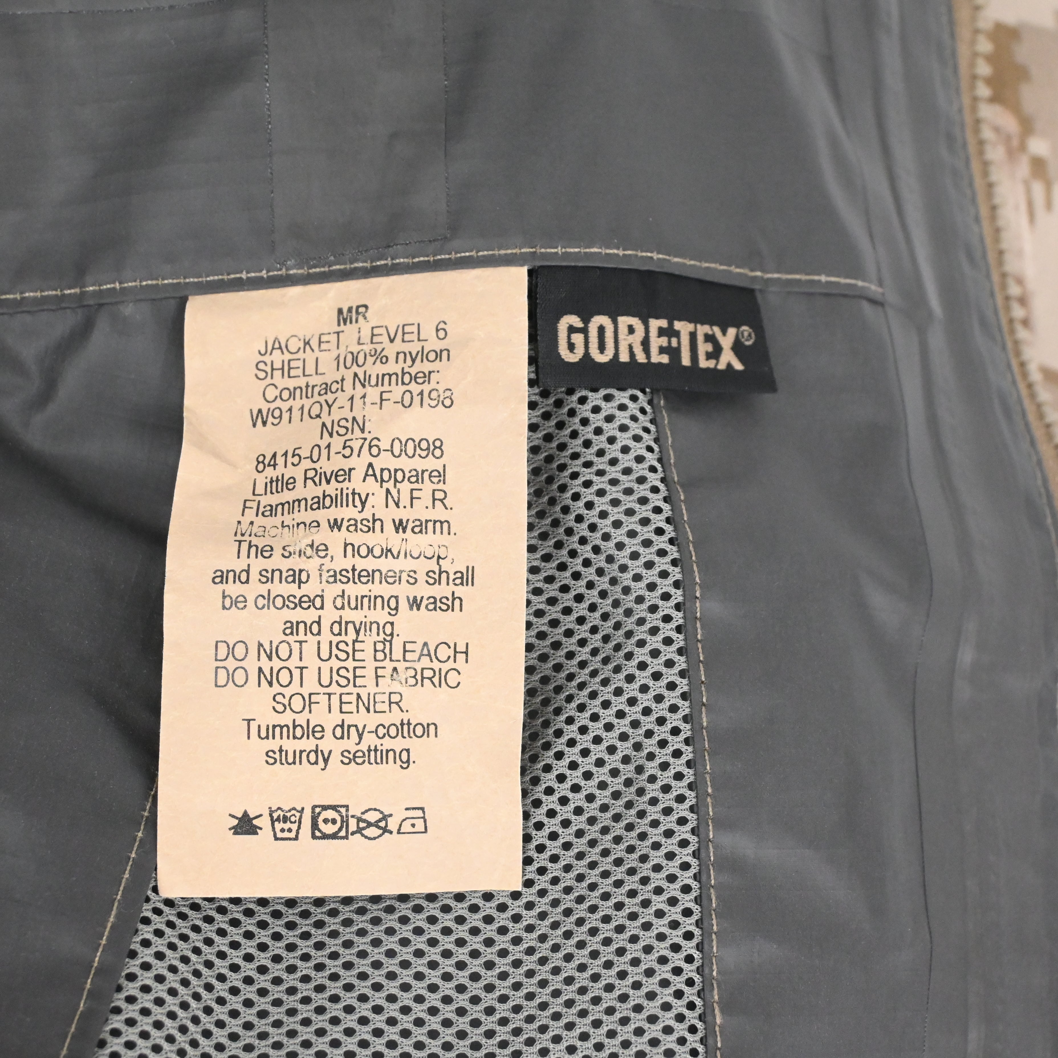 ‘11 PATAGONIA  PCU LEVEL 6 GORE-TEX AOR1 JACKET SIZE M-REG