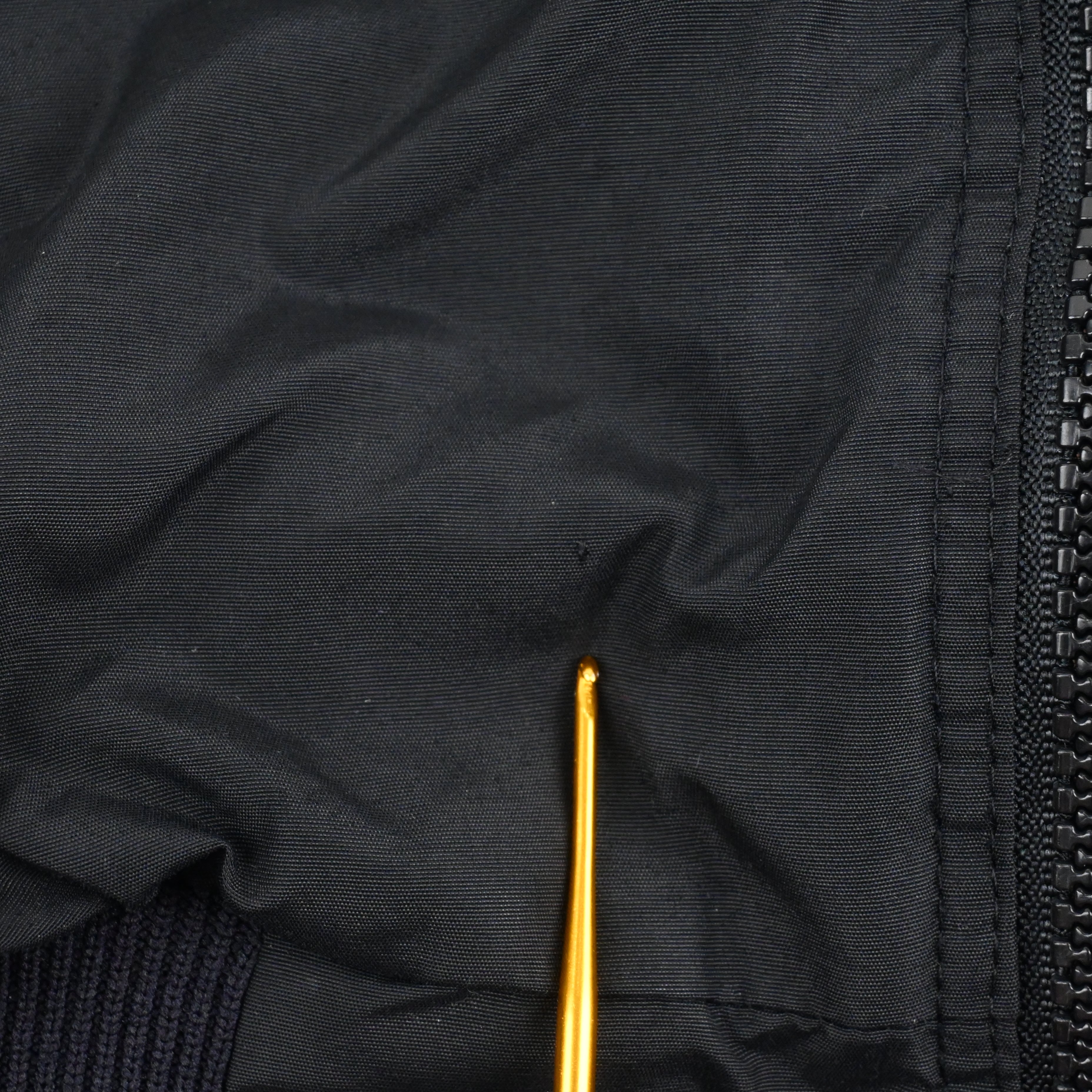 フロントにキズがございます。