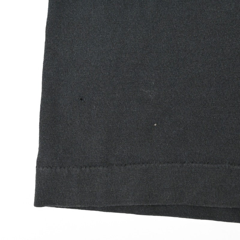 フロントにピンホールがございます。