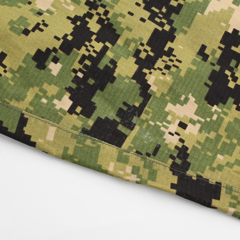 袖に軽い擦れがございます。