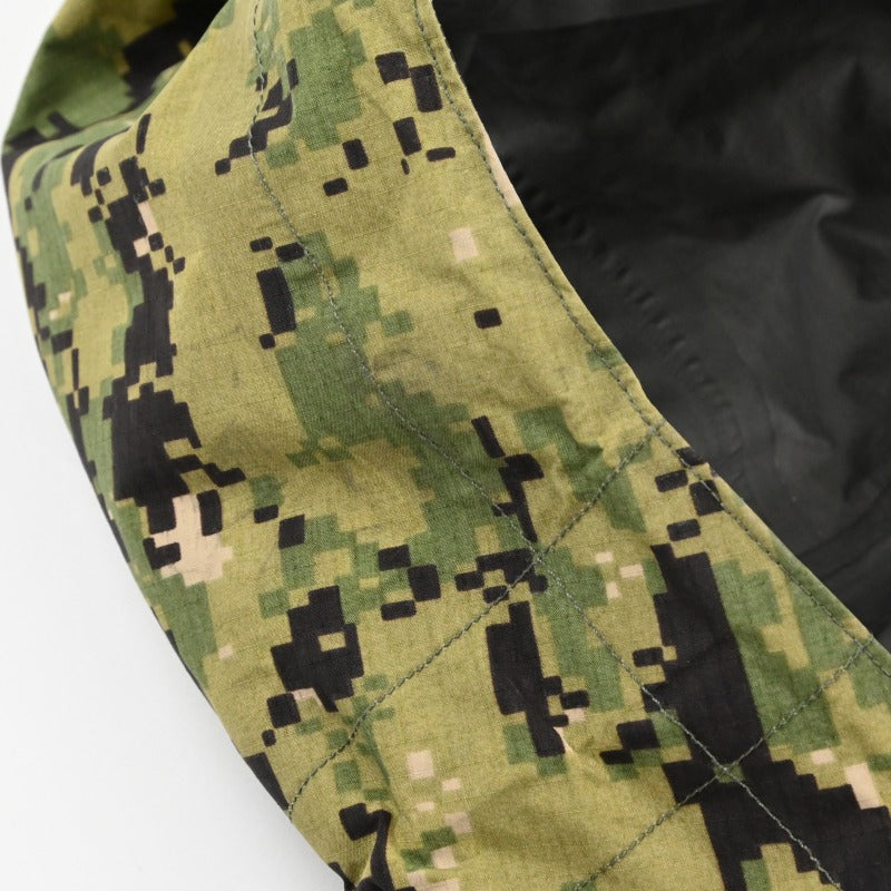 フード部分に軽い擦れがございます。