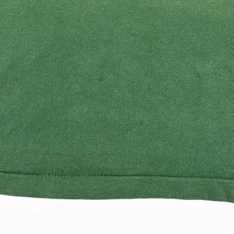 背面にピンホールがございます。