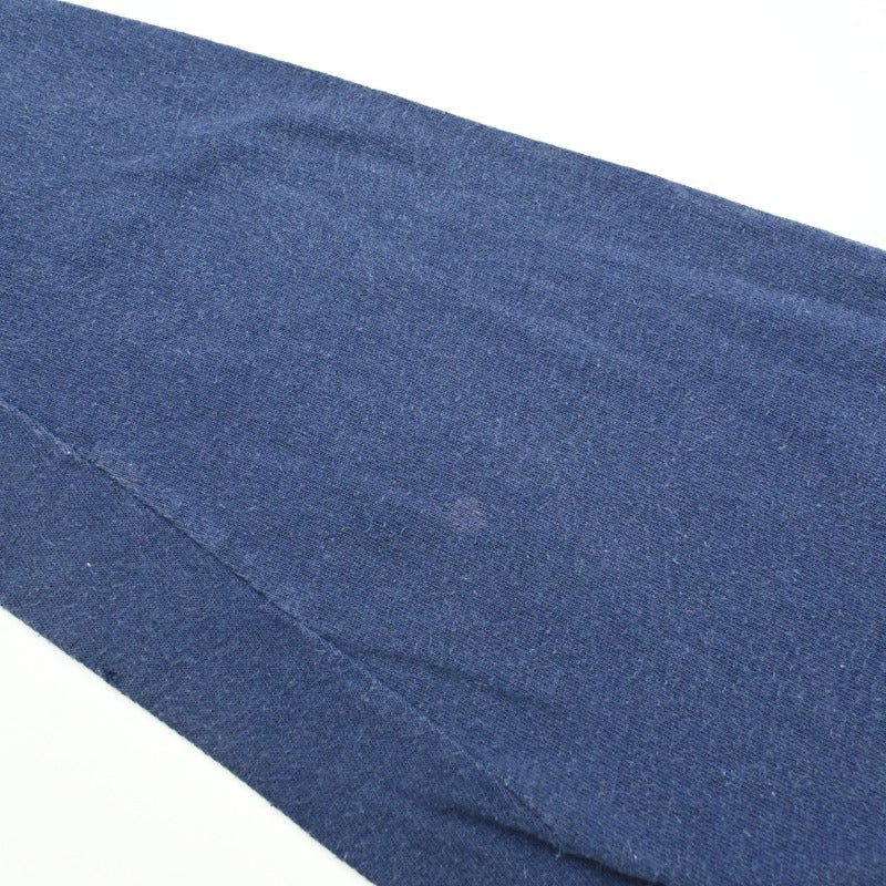 袖に薄く退色箇所がございます。